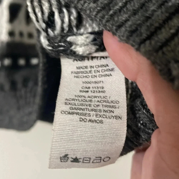 Garage Bear Christmas Sweater Size XS - Picture 5 of 5